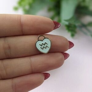 AQUARIUS Heart Zodiac Pendant - Brand New